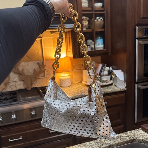 CLARE V. flat clutch with tabs in silver. Sold out on Clare V. Site. - Picture 14 of 14